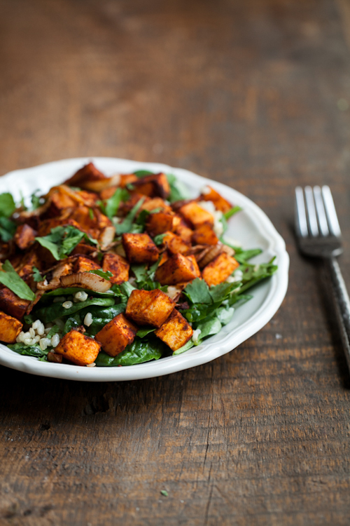 salade d'épinards et de patates douces grillées
